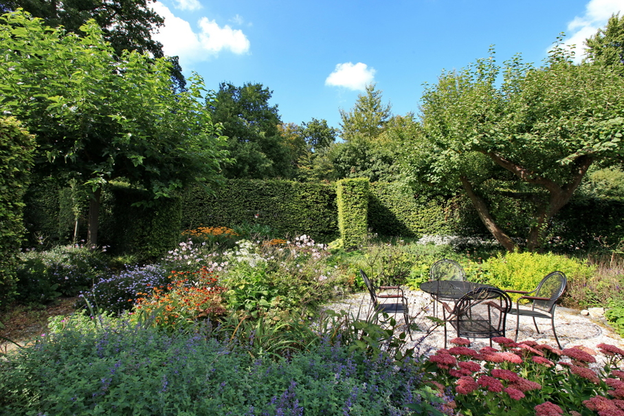 Kleurrijke zorgtuin